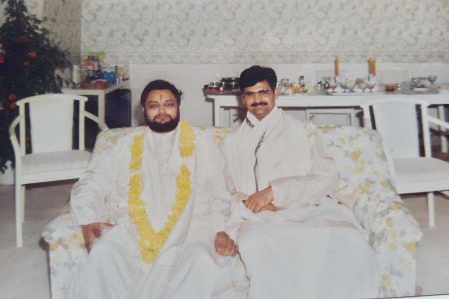 Brahmachari Girish Ji with Shri Ved Prakash Sharma after Birthday
Celebration in MERU, Holland. 1991